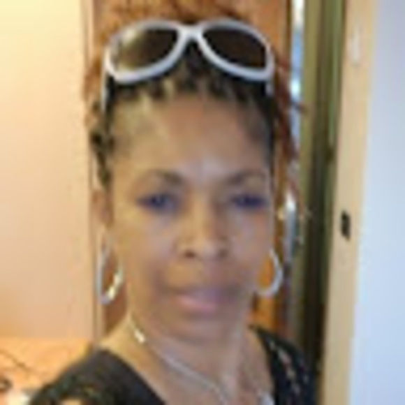 Meet your Posher, Leslie - Picture 1 of 1